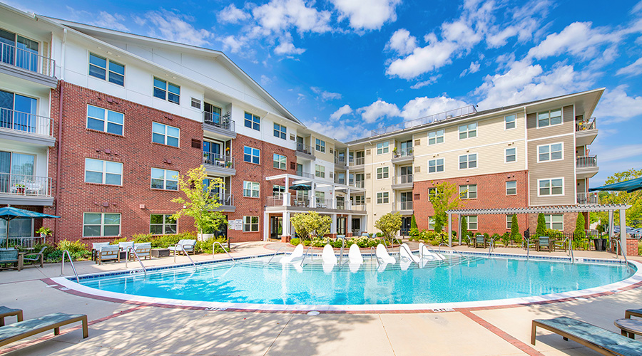 Outdoor Pool & Spa